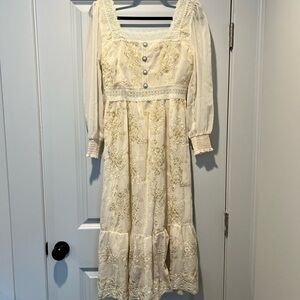 Elegant Cream Floral Long Sleeve Dress